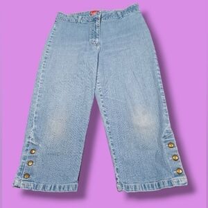 Westport Capri Crop Left Hand Womens Size 12 Light Wash Denim Blue Jeans Buttons